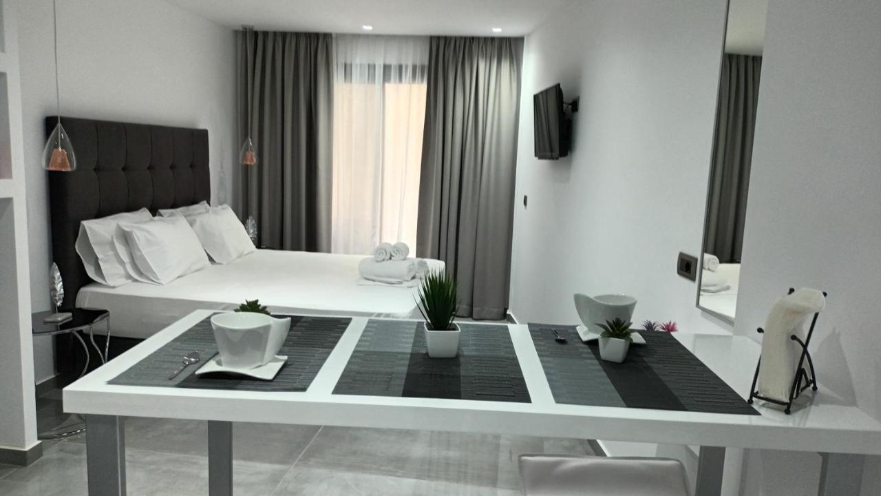 Km Luxury Apart Downtown Iraklion Buitenkant foto