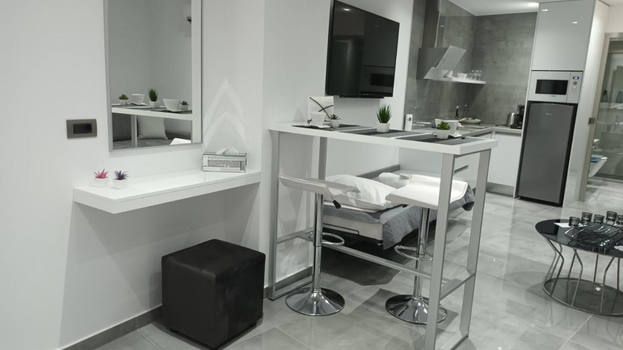 Km Luxury Apart Downtown Iraklion Buitenkant foto