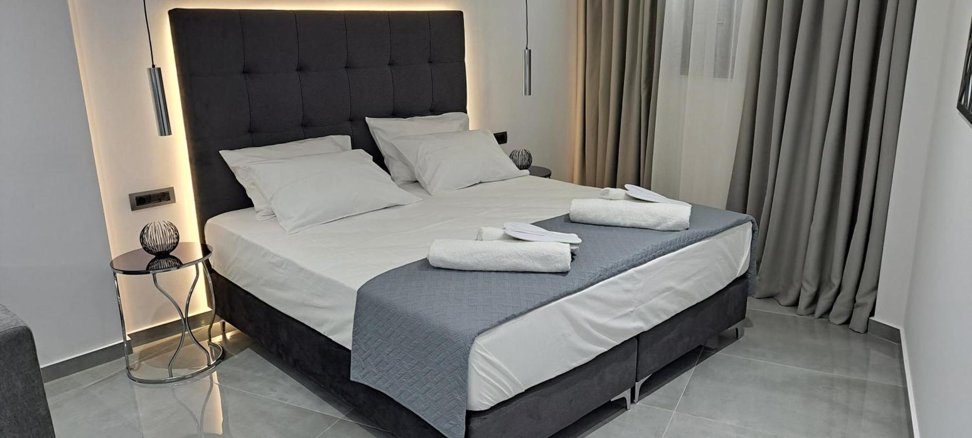 Km Luxury Apart Downtown Iraklion Buitenkant foto